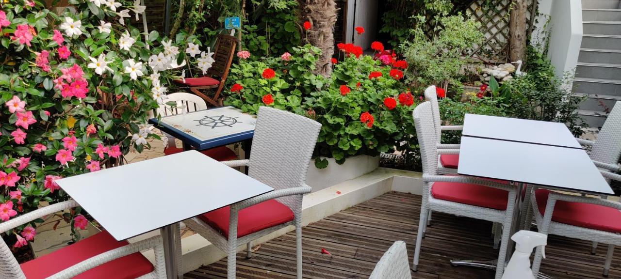 Logis Hotel Les Bleuets Royan Eksteriør billede