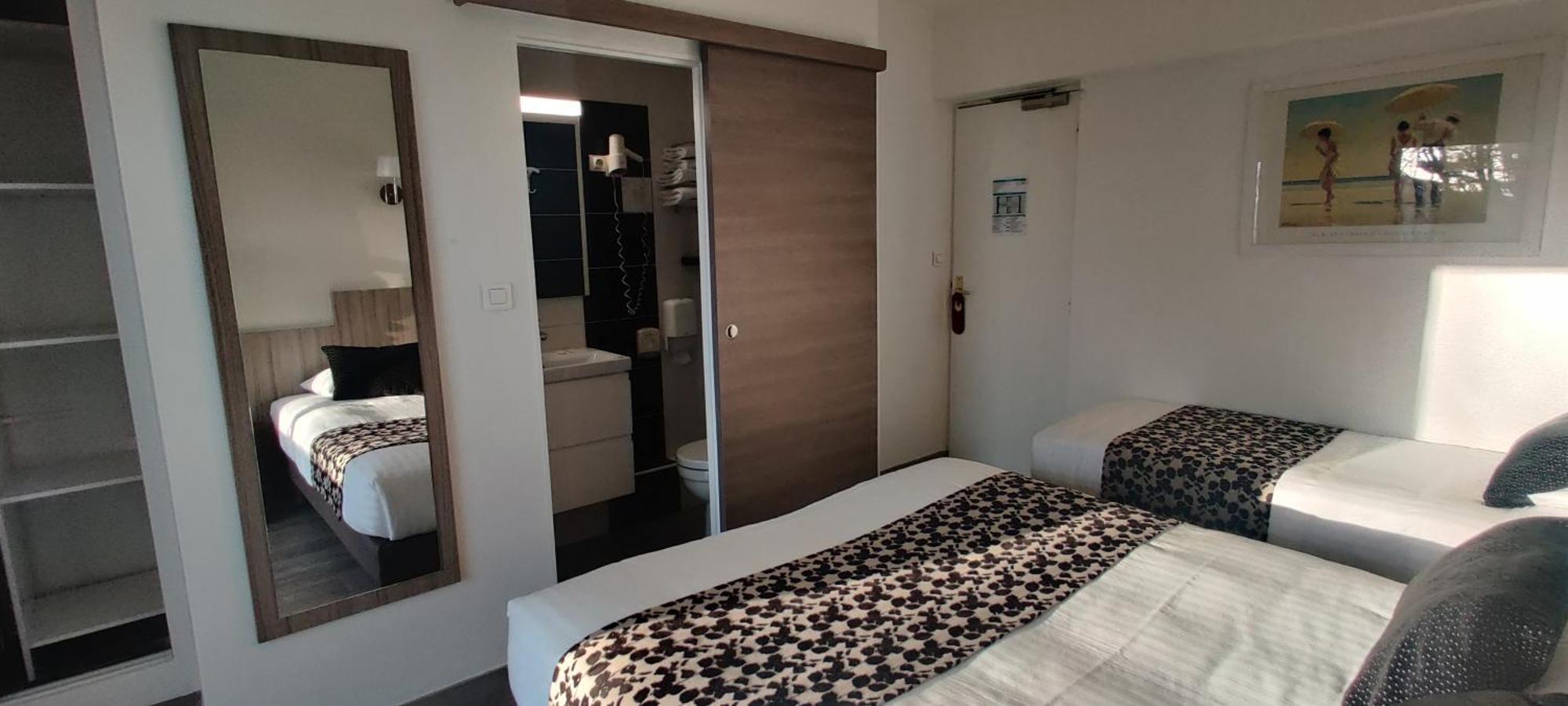 Logis Hotel Les Bleuets Royan Eksteriør billede